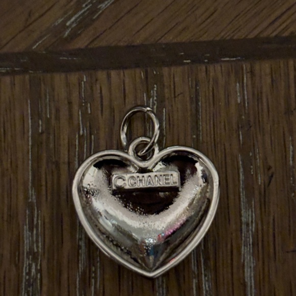 Chanel Black Heart Charm - Picture 5 of 6